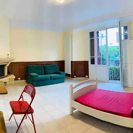 Comfortable Paris 4 Homestay szállás *